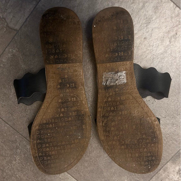 Black Sandals Size 9 - Picture 3 of 3